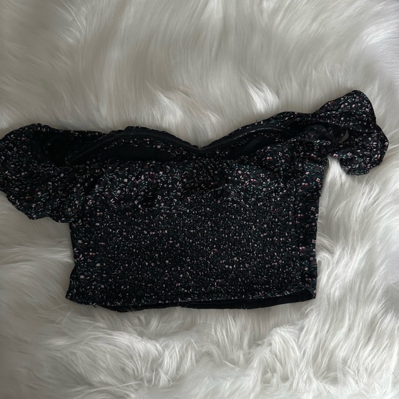Abercrombie & Fitch Cropped Floral Top - Picture 3 of 5